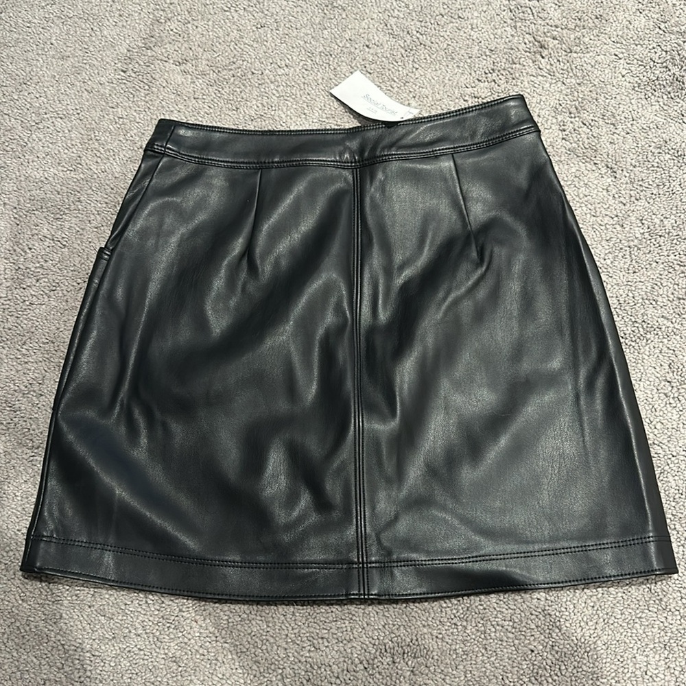 Hollister Social Tourist Black Leather Skirt - Picture 2 of 3